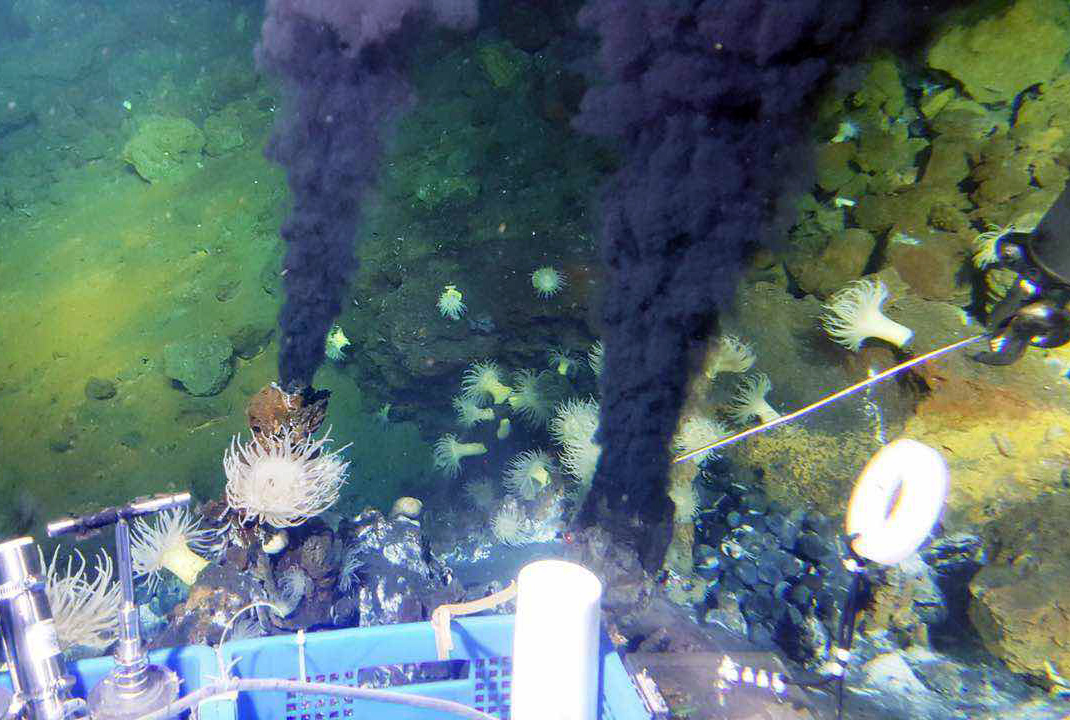 Scientists from SIO Submerge in the Northwest Indian Ocean in the “Jiaolong”