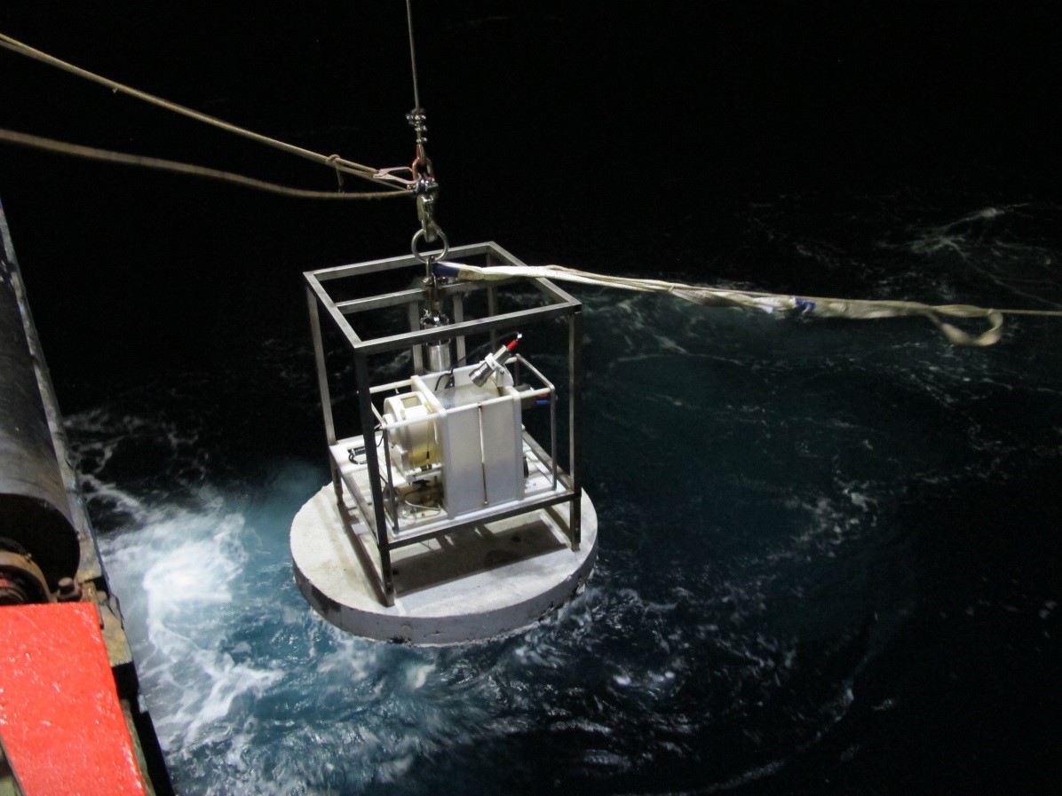 Realization of the deep-sea in-situ artificial construction similar to the initial habitat of cold s