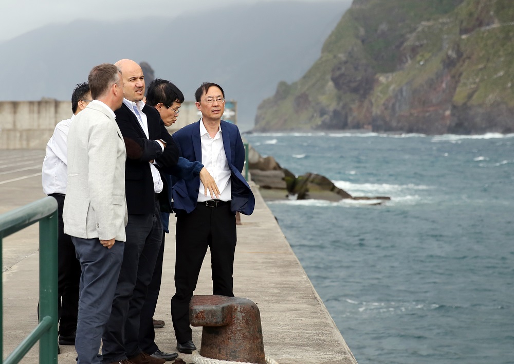 The delegation of Director Li Jiabiao visited related marine research institutes in Portugal