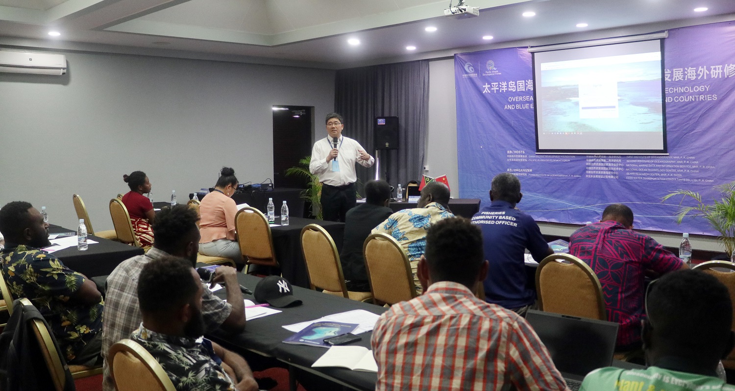 Scientists from the SIO went to Pacific island countries to offer the training course on ecosystem remote sensing monitoring capability